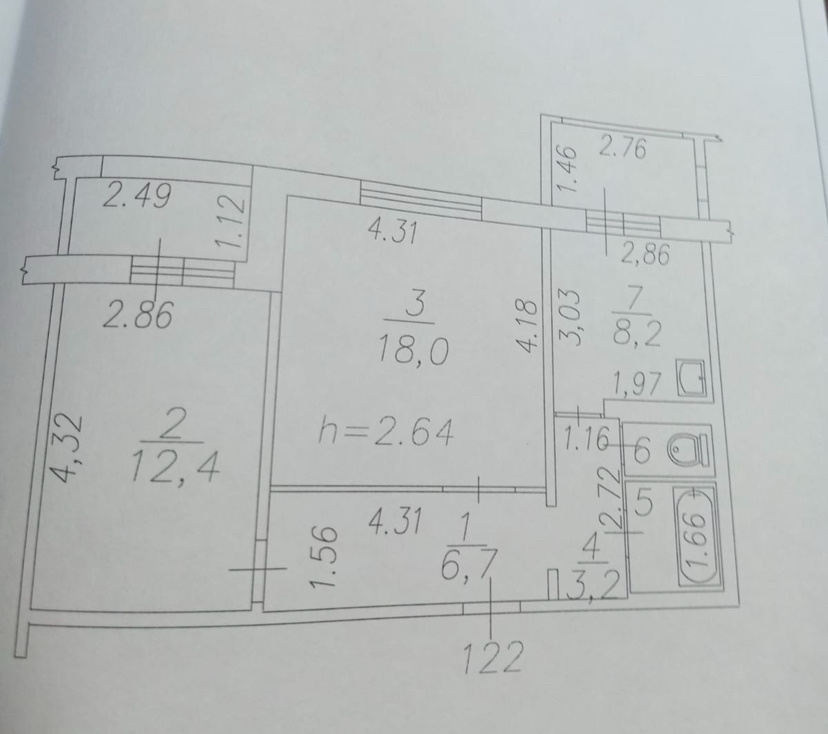 В продаже 2-х комнатная квартира на комфортном 5 этаже. Комнаты изолированы, просторная кухня 8,2 м2 Сан.узел раздельный .  Две за стекленные лоджии . ( в спальной комнате и кухне  площадью 4,0 кв м.  и 2,8 кв м) . На одной из лоджий встроенный шкаф для хранения несезонных вещей. Встроенные шкафы в 