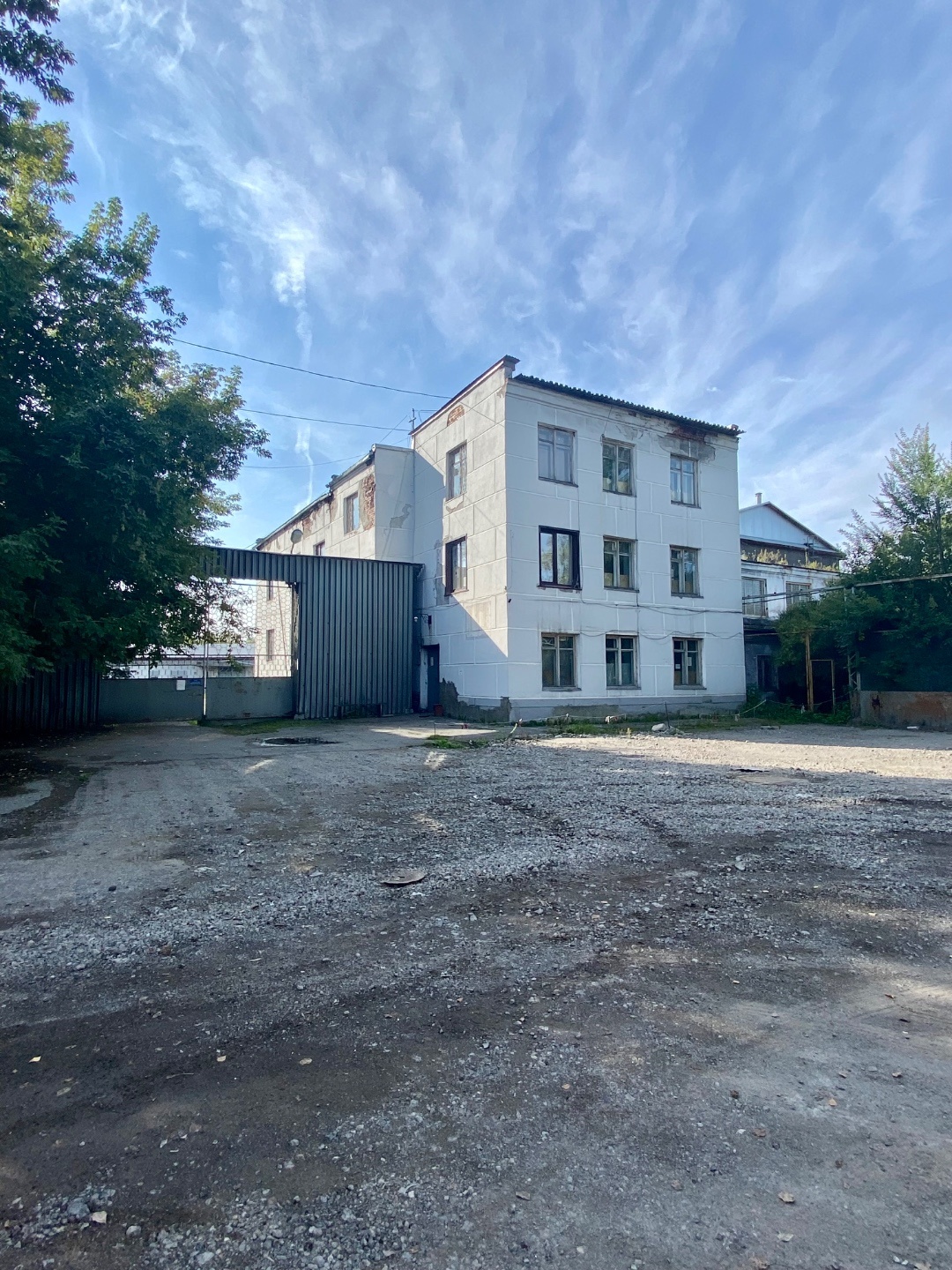 В продаже помещение свободного назначения, бывший винодельческий завод.
Все коммуникации проведены:
-центральное отопление;
-водоснабжение;
-канализация;
-промышленная вентиляция;
-электроэнергия;
-пожарная сигнализация
Удобные подъездные пути для грузового транспорта.
Земельный участок и здания в с