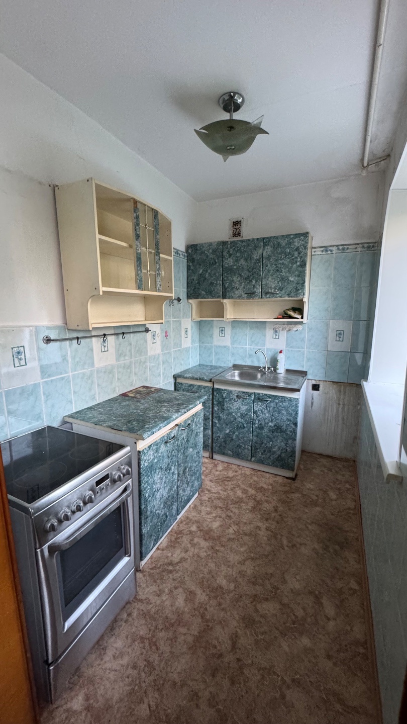 В продаже просторная 3-комнатная квартира 59,2 м² на 4 этаже в кирпичном доме.

В квартире удачная планировка: все комнаты изолированы, окна выходят на две стороны света. 

Состояние под ремонт. 