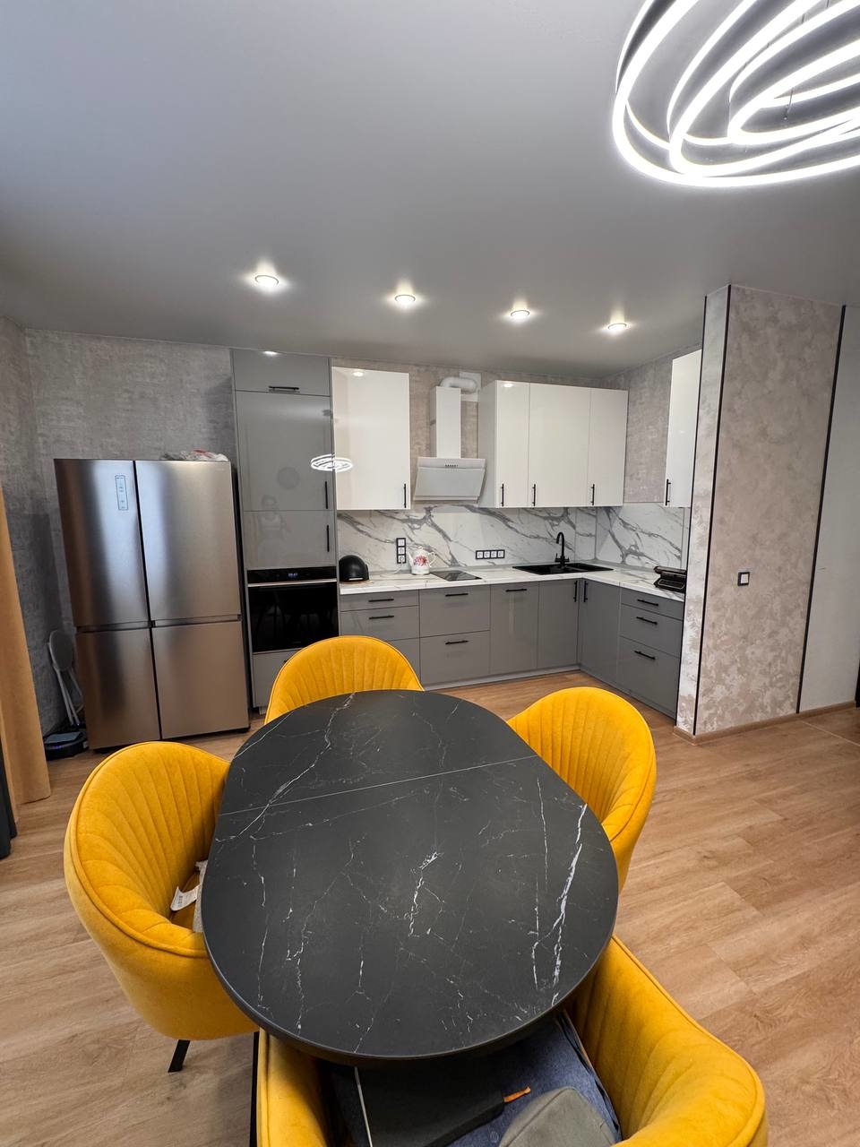 Продаётся двухкомнатная квартира в ЖК «Благовещенка» в доме с видом на лес. Прекрасное экологичное и одновременно, современное место с развитой инфраструктурой, с прудом и местами для отдыха!

Идеально подходит для жизни молодой или семейной пары!

Квартира расположена на первом этаже трёхэтажного к