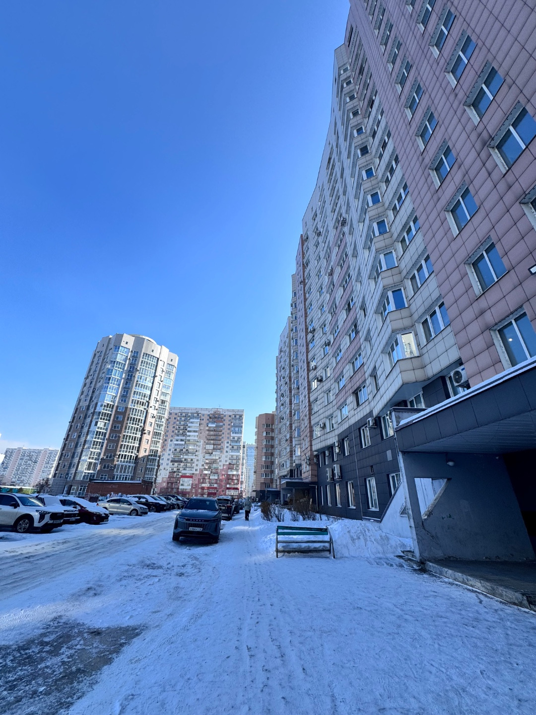 Предлагается квартира в ЖК «Новый город» — престижная локация в самом центре Новокузнецк. 

Современный жилой комплекс высокого уровня с однородной социальной средой и комфортным окружением.

Квартира с качественным современным ремонтом в актуальной нейтральной стилистике. В отделке использованы пра