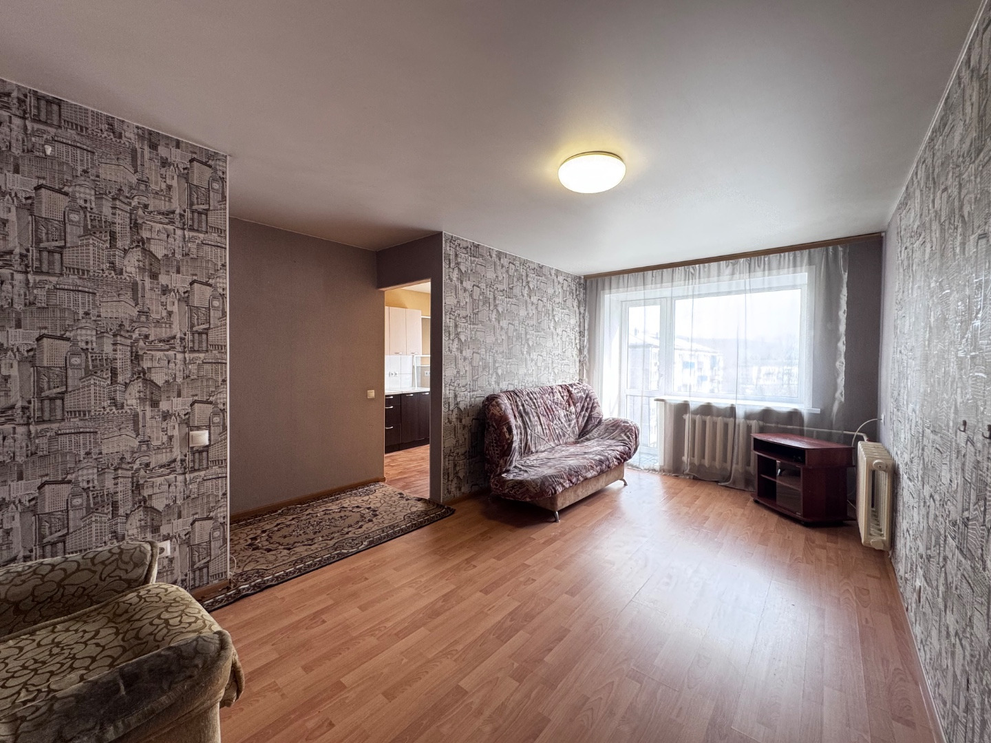 Продается 1-комнатная квартира в кирпичном доме!

Отличное место для жизни! Тихая, спокойная и удобная локация с развитой инфраструктурой. Рядом супермаркеты, аптеки, остановка общественного транспорта, парк. В пешей доступности — школа, детский сад и детская больница им. Ю.Е. Малаховского.

Особенн